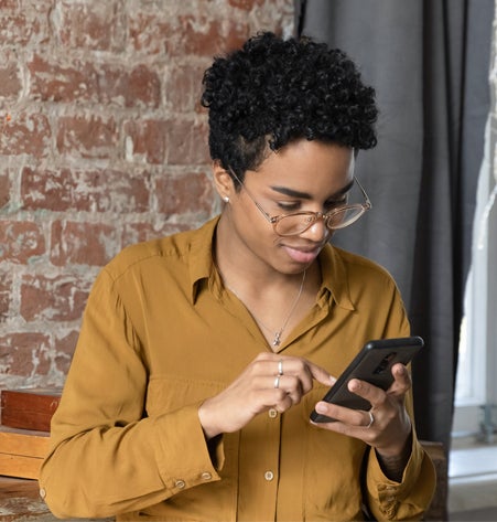 eb-tab1 Young girl using phone